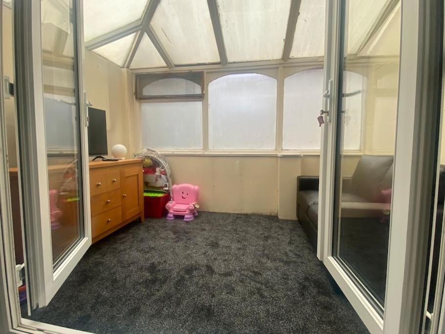 Luxurious Detached Bungalow Batley Dış mekan fotoğraf